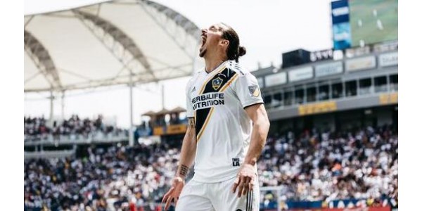 Zlatan Ibrahimovic wraca i wygrywa 4-3 derby