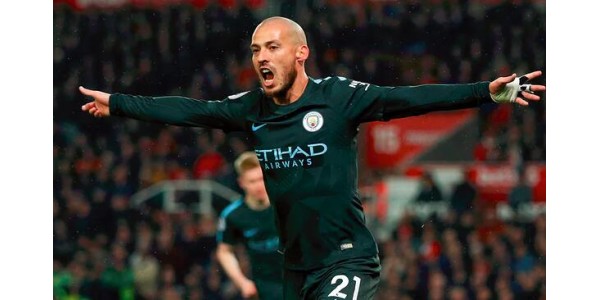 Stoke City 0 Manchester City 2: David Silva olśniewa, aby tytuł był w zasięgu ręki